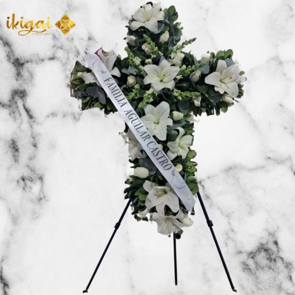 Cruz fúnebre de flores mixtas
